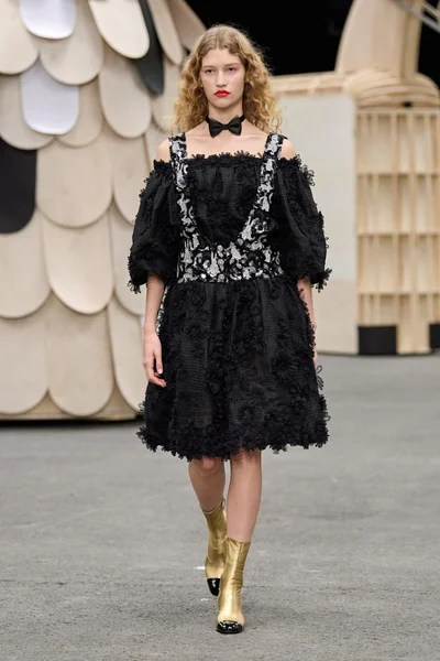 Look 27